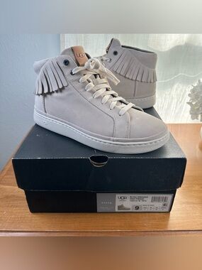 UGG New Cali Sneaker High Fringe White Chocolate Suede Men’s 9 Unisex